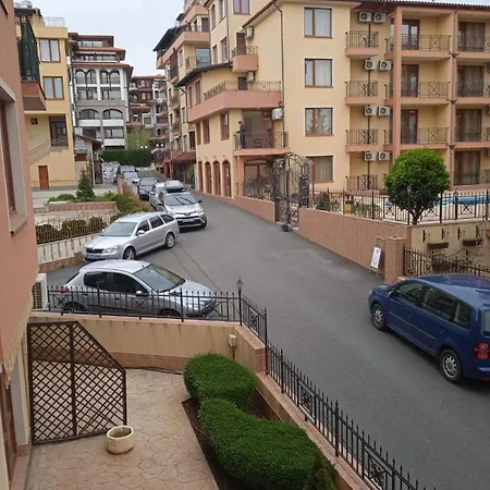 Cozy 150m From The Apartamento Sveti Vlas