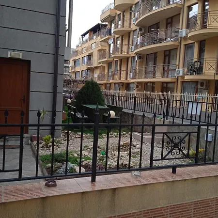 Cozy 150m From The * سفيتي فلاس