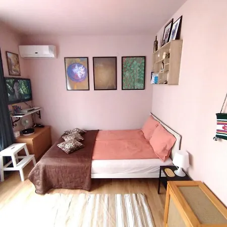 Cozy 150m From The شقة